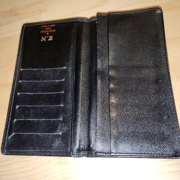 Authentic Louis Vuitton Wallets - Picture 16 of 16